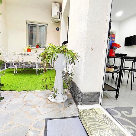 Black & White Catania Exterior photo