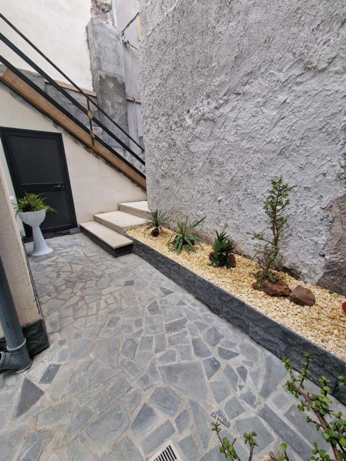 Black & White Catania Exterior photo