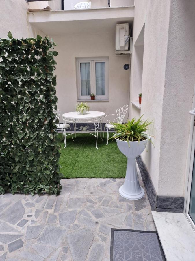 Black & White Catania Exterior photo
