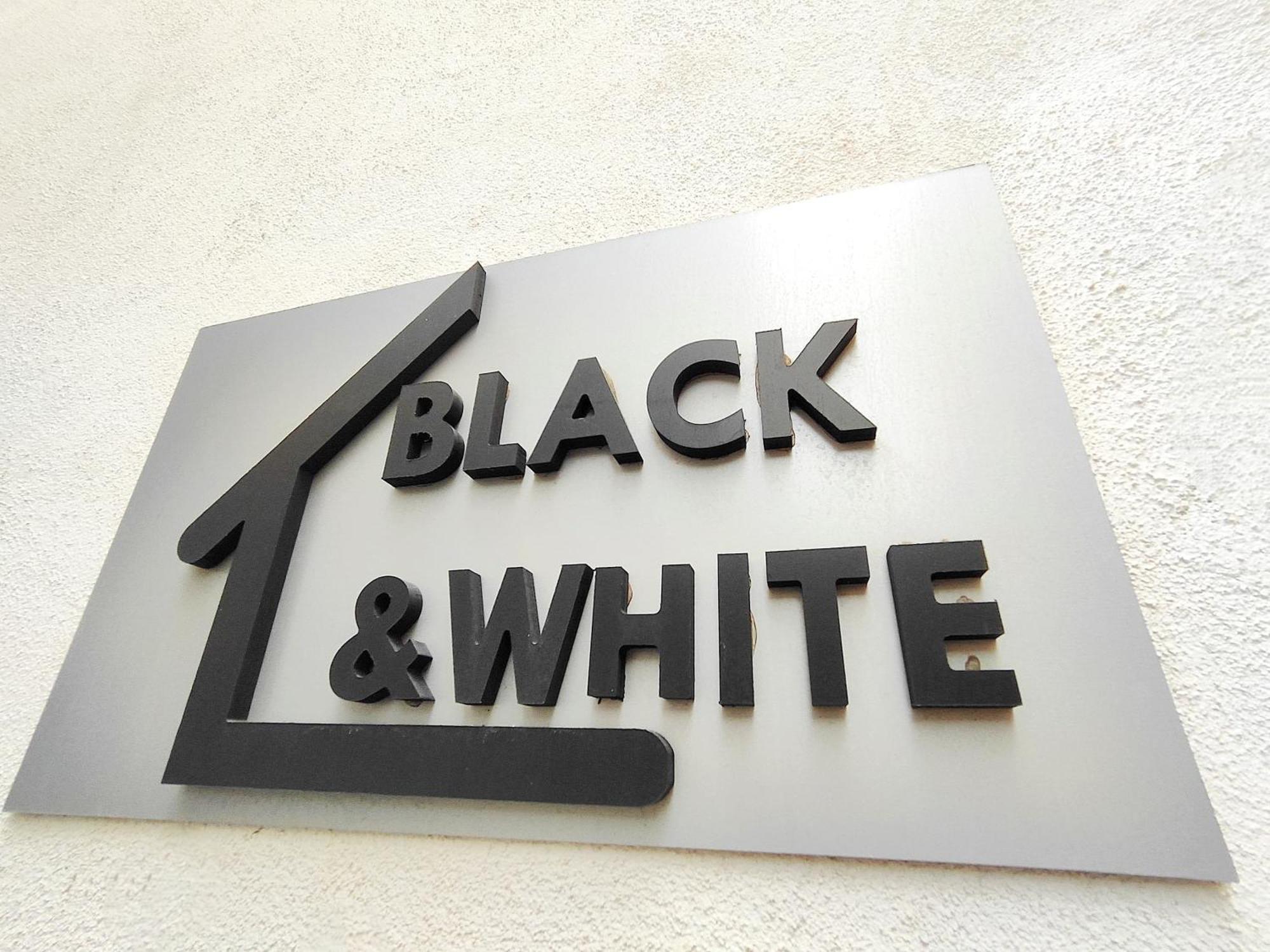 Black & White Catania Exterior photo