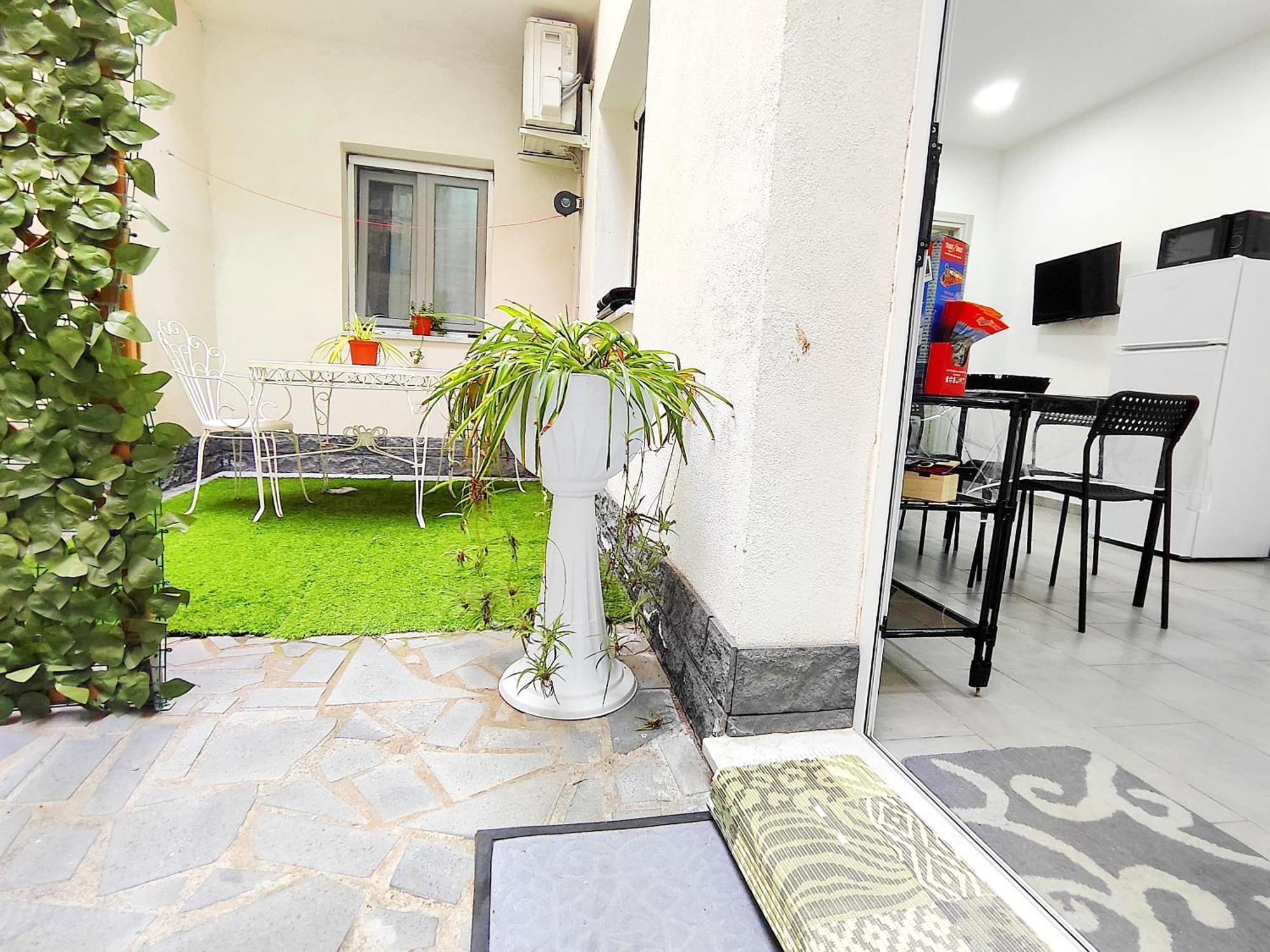 Black & White Catania Exterior photo
